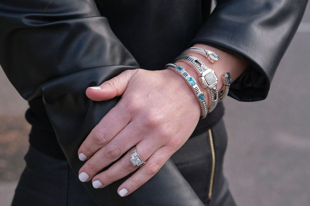 woman wearing mothers day trending Antiqua Collection