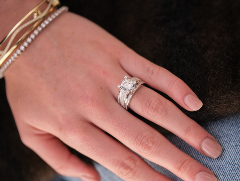 woman showing off an engagement ring with great diamond clarity