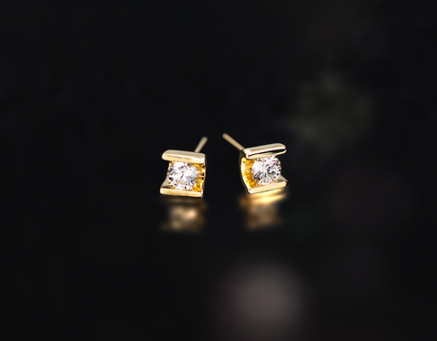 large diamond stud earrings with yellow gold